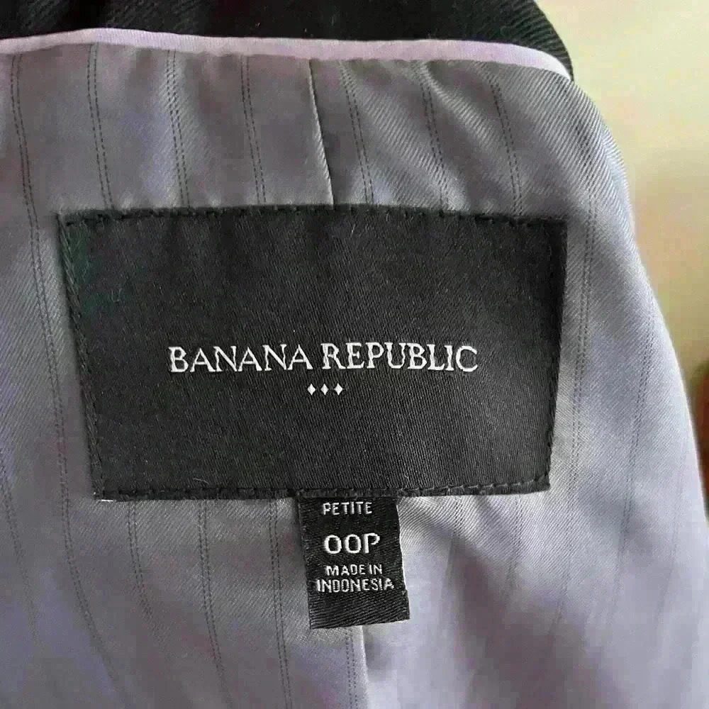 Banana Republic Black Blazer Jacket | 00P | Gray Lilac Lining | Petite - Picture 7 of 7